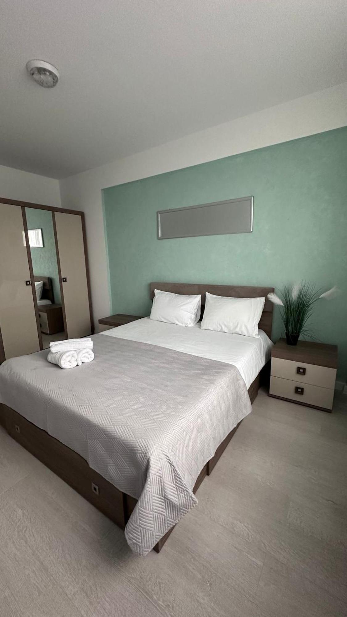Chris Holiday Oradea Exterior foto